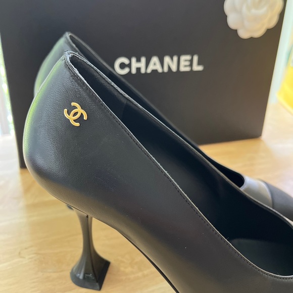 New CHANEL Black Cap Toe Pumps - Picture 3 of 9